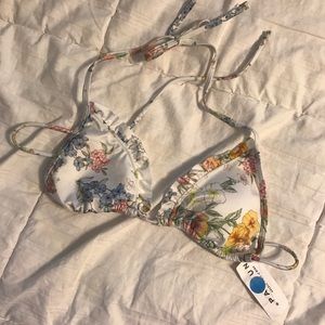 L.A. Hearts Floral triangle ruffle bikini top
